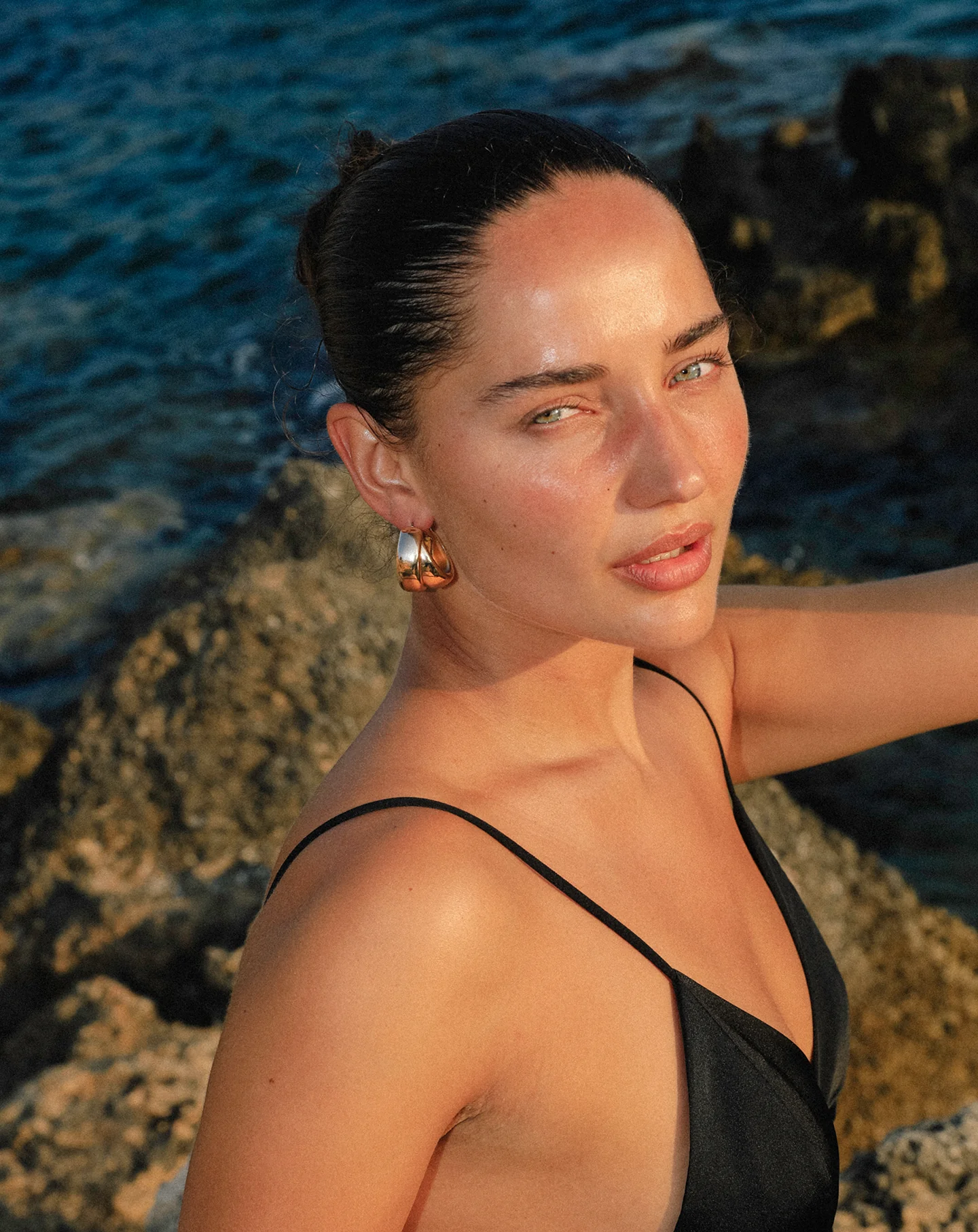 BIG DOUBLE HOOP EARRINGS - Image 3