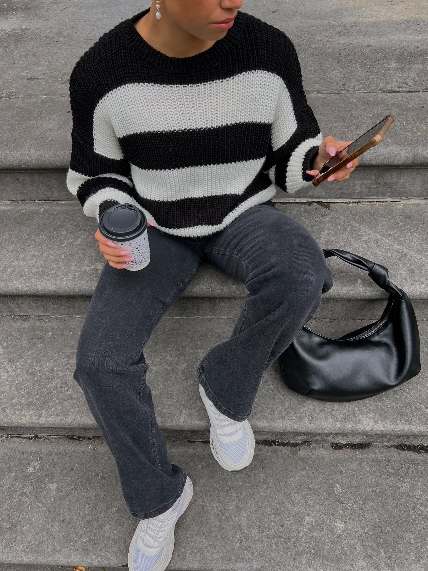 BOXY STRIPE KNIT ZWART - Image 4