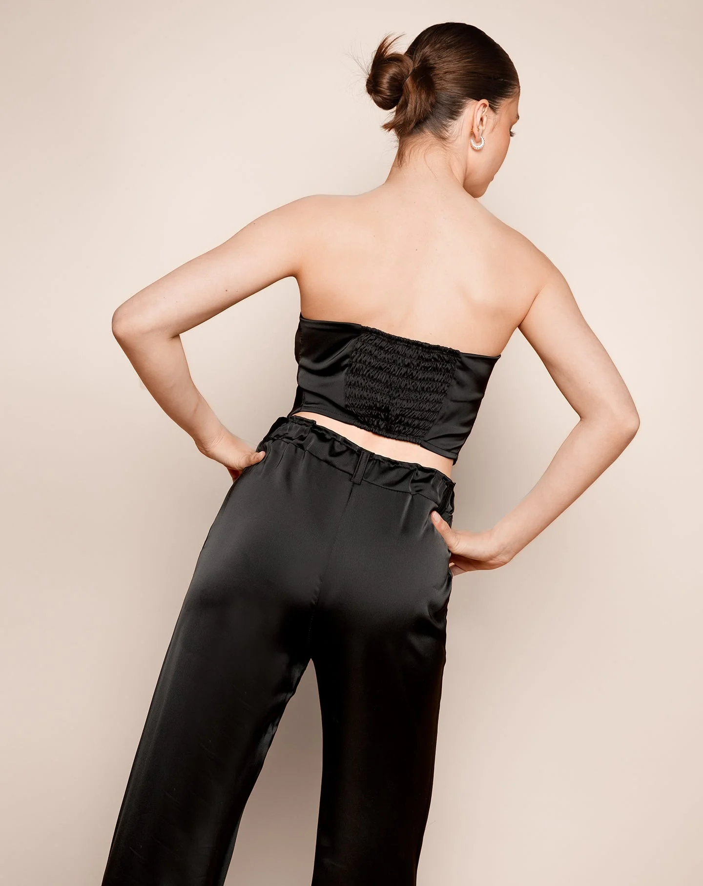 LACE UP SATIN CROP TOP ZWART - Image 5