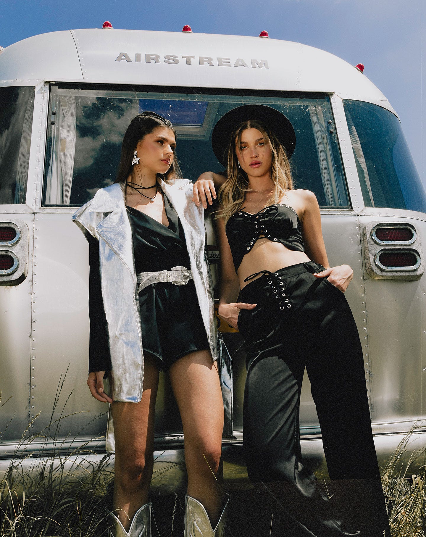 LACE UP SATIN CROP TOP ZWART - Image 6