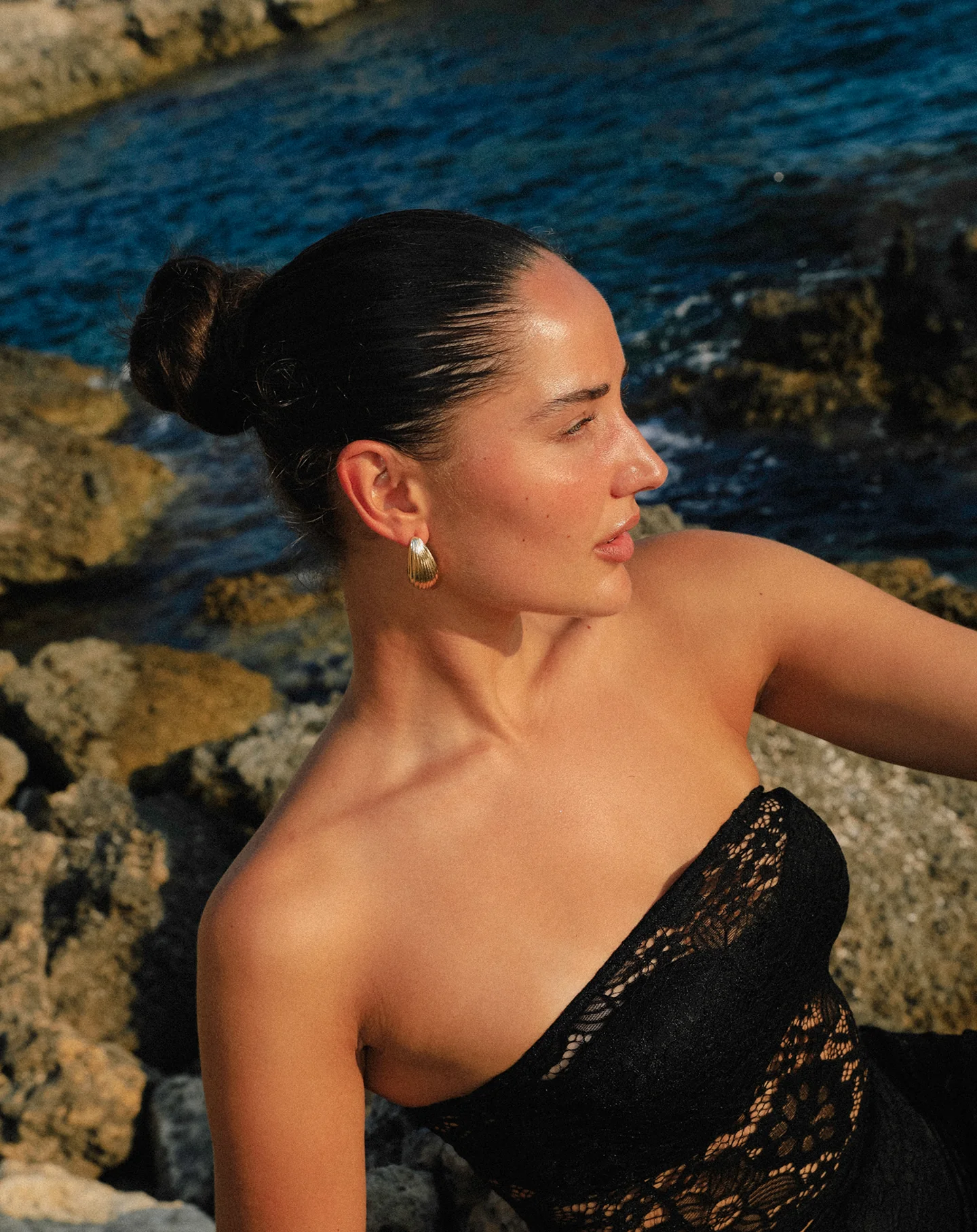 SEASHELL TEARDROP EARRINGS - Image 3